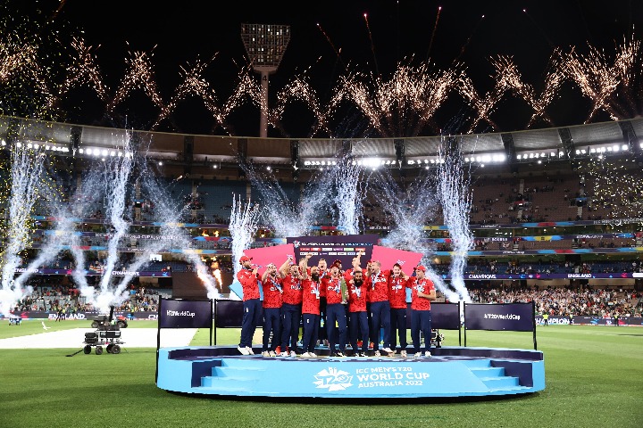 England wins T20 World Cup by beating Pakistan
