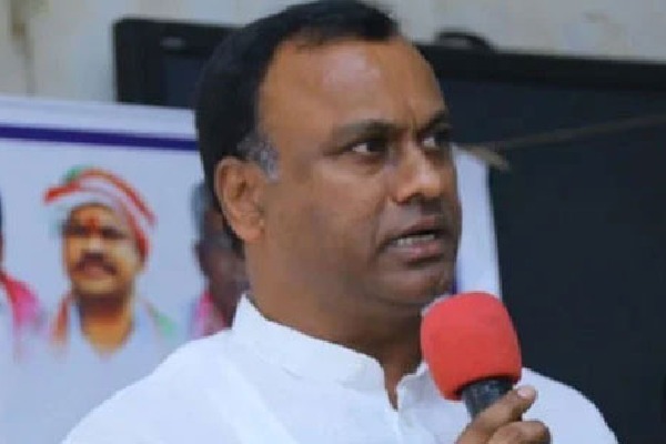 KCR Out Dated Politician says komatireddy rajgopal reddy