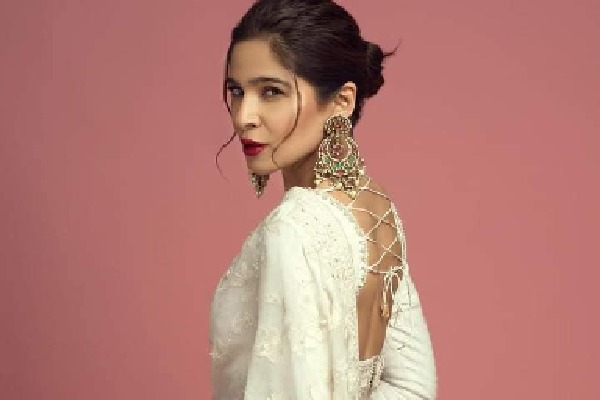 Pakistani actress Ayesha Omar name surfaced in Sania and Shoiab issue 
