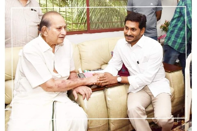 ap cm ys jagan to pay tributes to krishna tomorrow in hyderabad