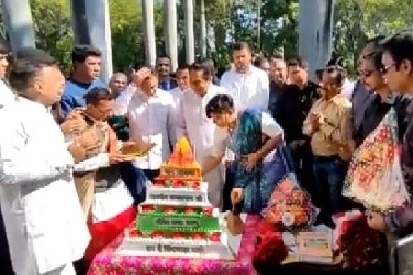 Cake Cutting With iPhone! Karnataka BJP MLA's Son Cuts Birthday Cakes With  iPhone (Watch Video) - Articles