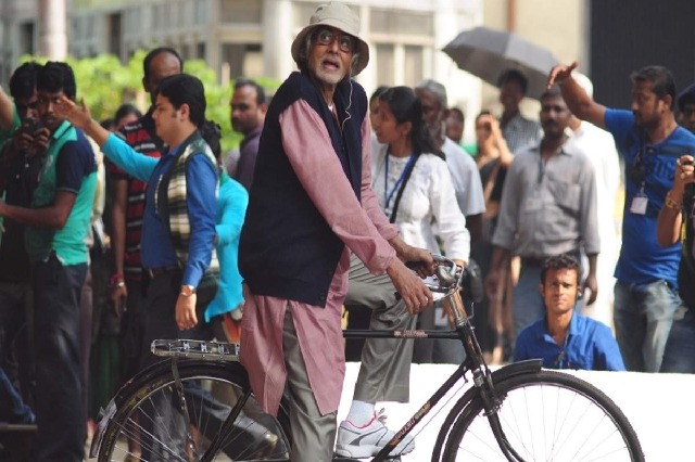Amitabh Bachchan would survive on panipuri when he worked in Kolkata on low salary