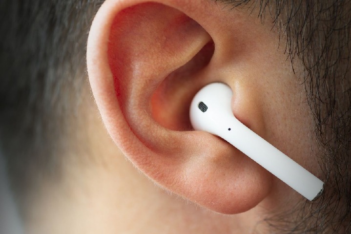 Study reveals earbuds can damage ears youngsters at high risk of hearing loss