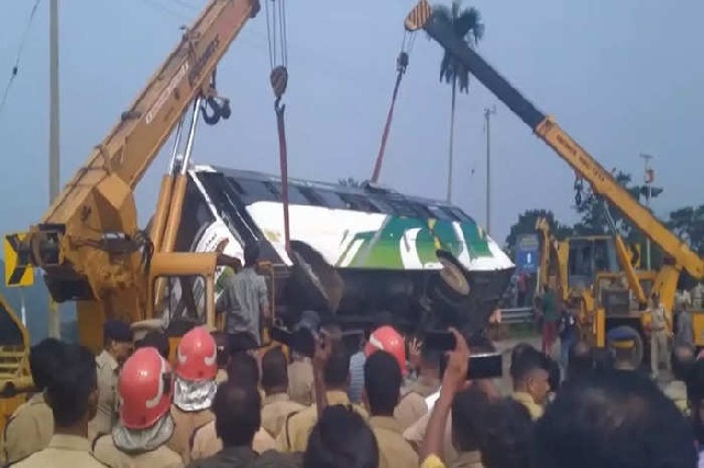 Andhra Pradesh Devotees Injured In Bus Accident At Kerala