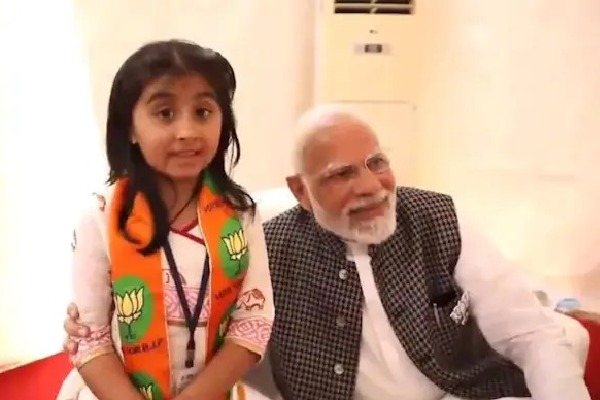 Thought he was my grandpa Young girl who praised BJP with PM Modi by her side
