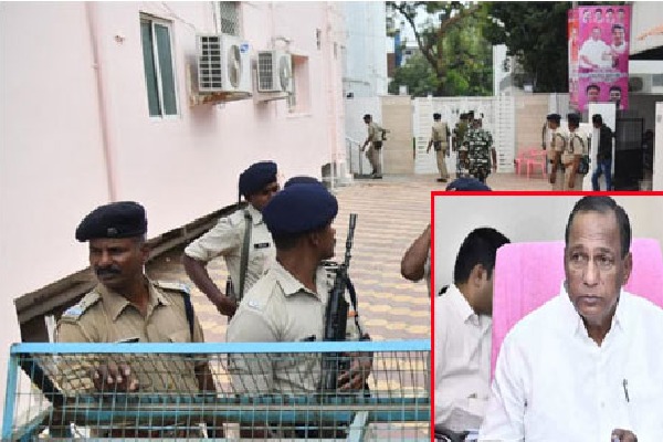 IT Officials seized about Rs 6 Crore over raids on minister malla reddy 