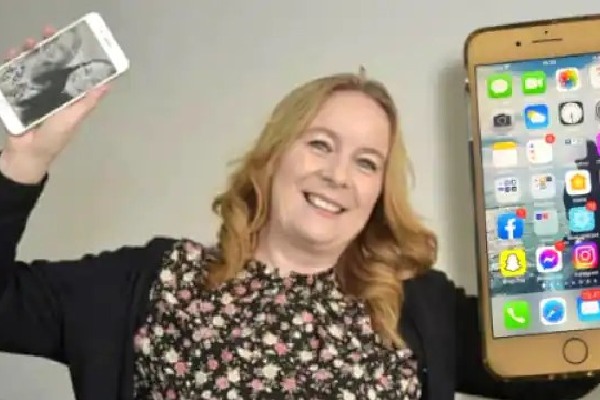 Woman who lost her phone in sea 465 days ago finds it in working condition