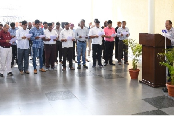 Telangana secretariat employees take Constitution Day pledge