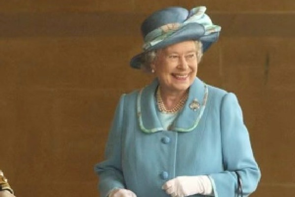 Queen Elizabeth II fought bone marrow cancer during her final years claims new book