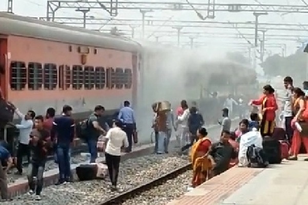 Smoke on Duronto Express in Andhra triggers panic