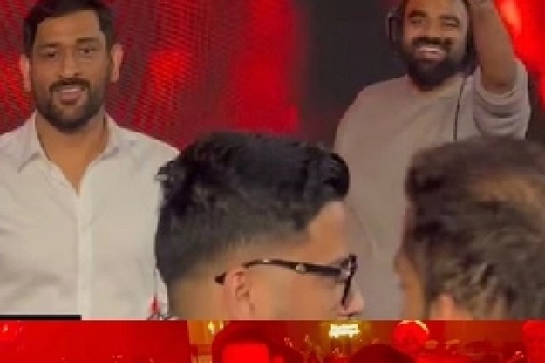 M.S Dhoni parties with Hardik Pandya, rapper Badshah; videos go viral