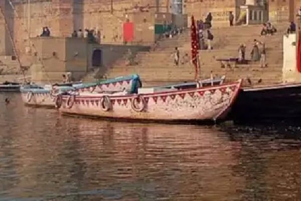 40 Pilgrims Rescued After Boat Capsizes In Varanasi