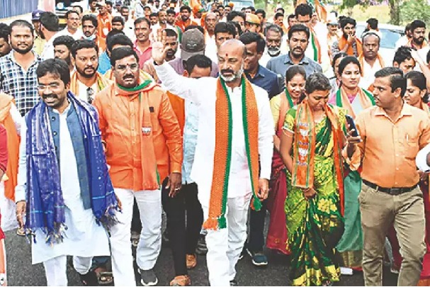Telangana High Court Green Signal To Bandi Sanjay Padayatra in Bhainsa