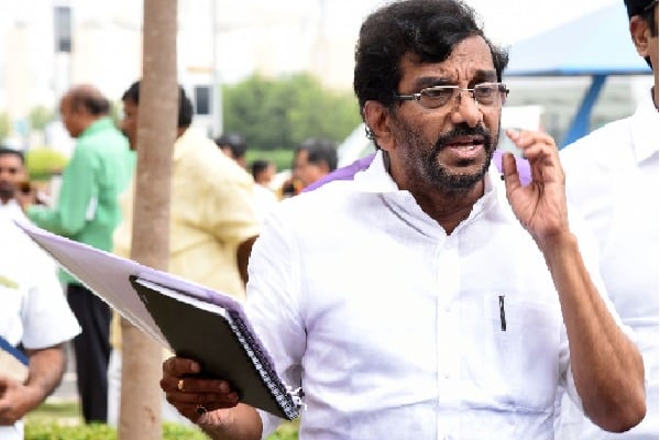Somireddy slams Govt ad in news papers 