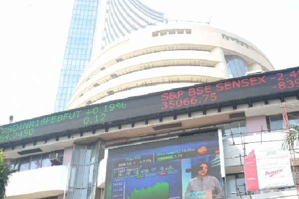 Stock markets touches new heights