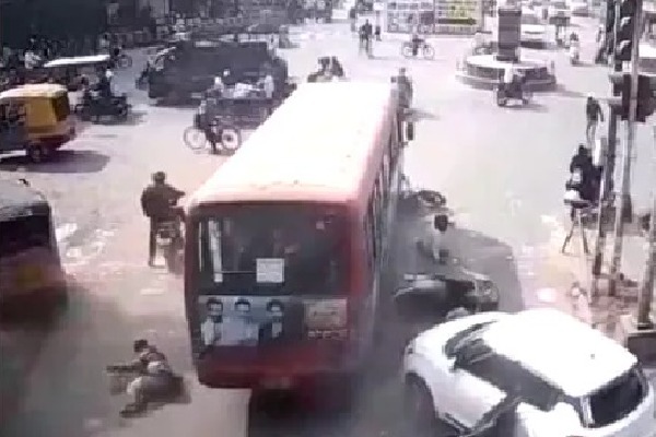 Driver Has Heart Attack Bus Rams Several Vehicles In Madhya Pradesh