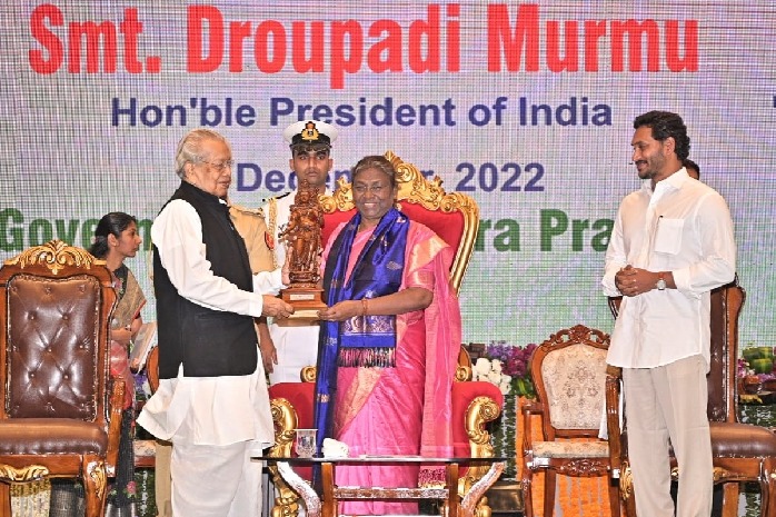 president murmu praised telugu language in her speech at poranki