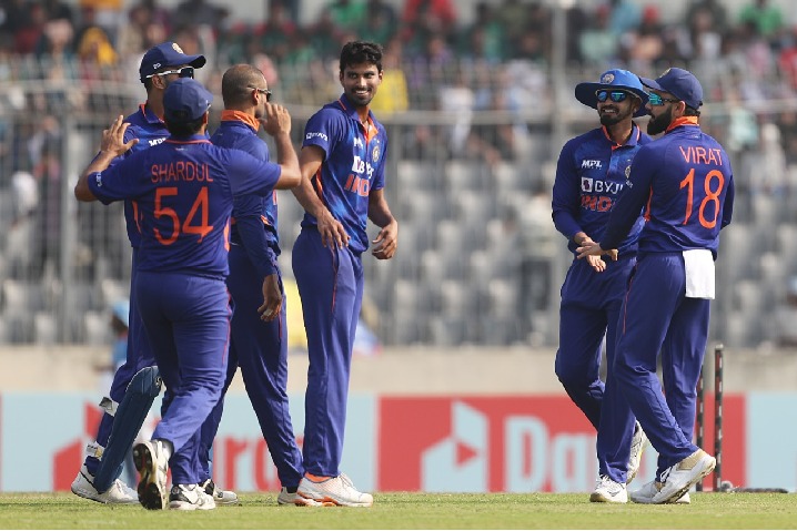 India bowlers took early wickets against  bangladesh in 2nd odi