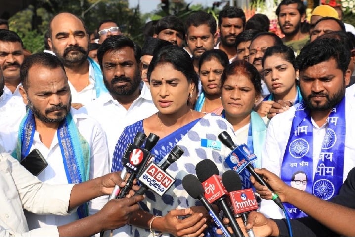 Sharmila condemns Sajjala comments