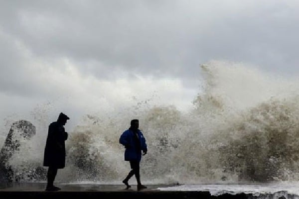 cyclone mandous updates heavy to heavy rains expected in nellore and tirupati