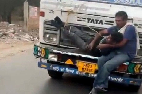 Man accused of stealing wheat bags tied to moving truck's bonnet in Punjab