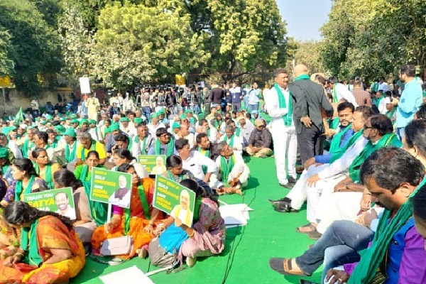 Amaravati farmers protest in Delhi
