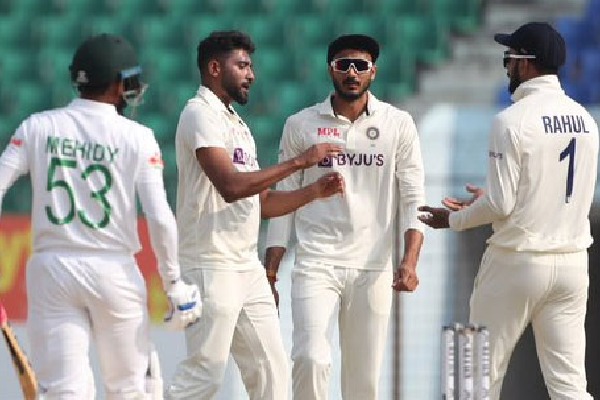 India near To win against Bangladesh In First Test