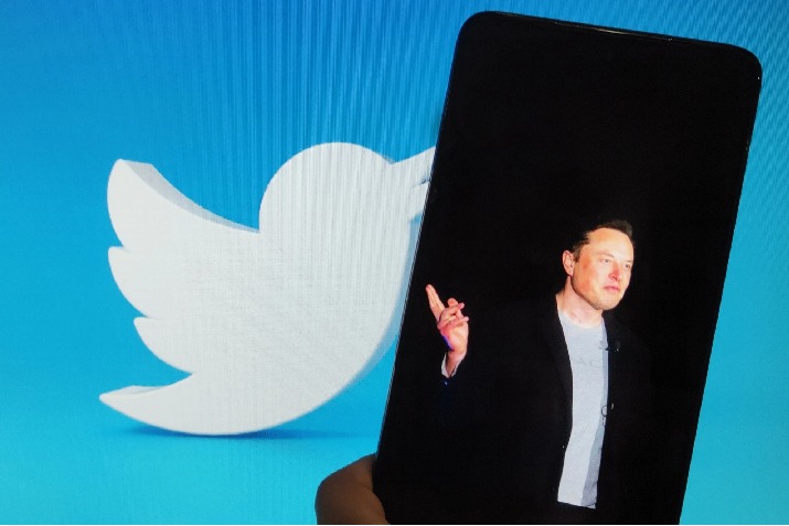 'Should I step down as head of Twitter?' Musk asks in Twitter poll