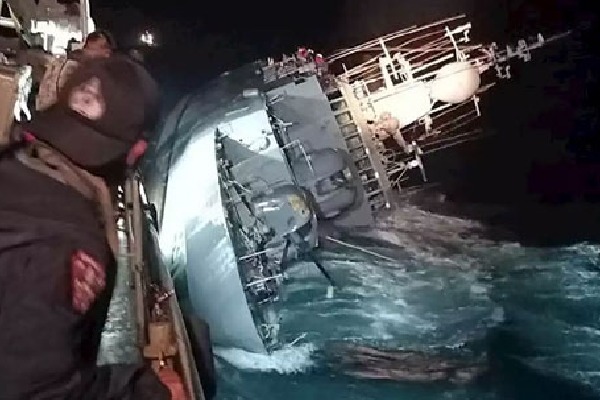 Royal Thai Navy Scrambles to Rescue 31 After Its Ship Sinks
