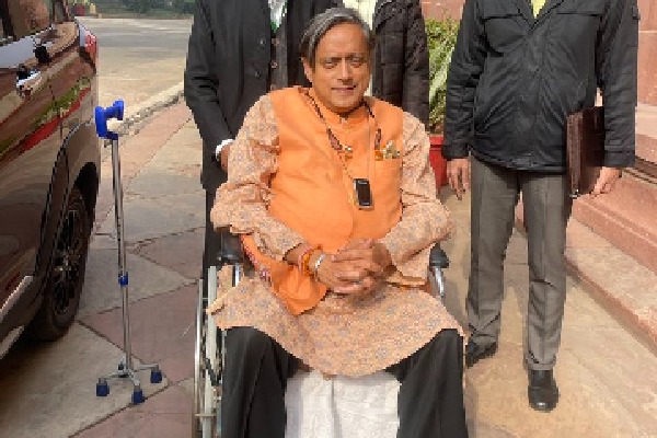 Shashi Tharoor enters into parliament in wheel chair
