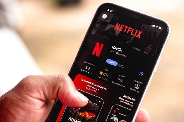Bad news for Netflix users no more password sharing from next year