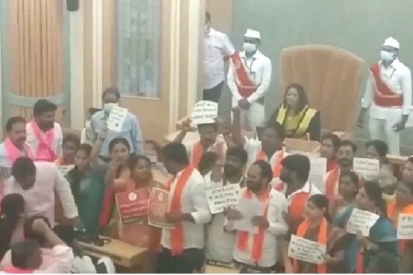 GHMC meeting ends abruptly amid BJP protest