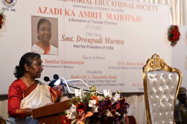 Prez urges students in Hyderabad to read more to widen understanding