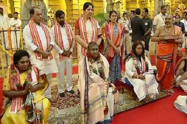 President of India Droupadi Murmu offers prayers to Yadadri Lakshmi Narasimha Swamy
