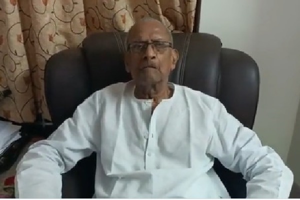 Harirama Jogaiah ends hunger strike after Pawan phone call