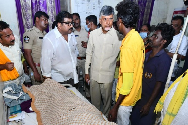 Andhra prohibits meetings on roads in wake of stampede deaths