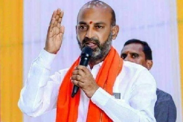 Bandi Sanjay comments on CM KCR after AP leaders joined BRS
