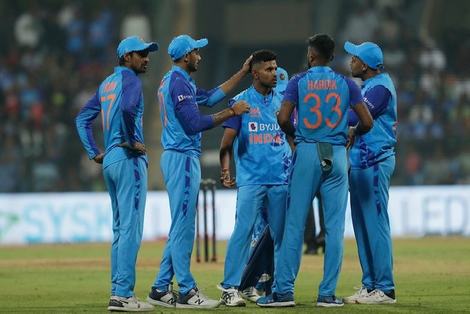 Team India beat Sri Lanka by 2 runs in 1st T20
