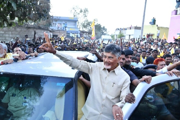 High drama in Kuppam as police stop Chandrababu Naidu from holding road show