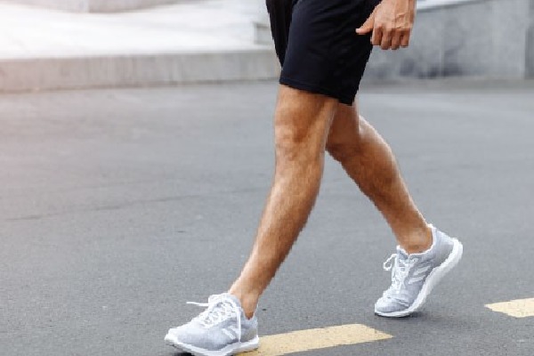 Cardiovascular disease Walking 6000 steps daily may lower risk for older adults