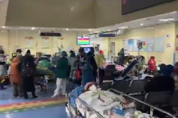 Situation worsen in Beijing as hospitals provides oxygen for corona patients on stretchers due to lac of beds