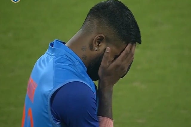  Hardik Pandya shell shocked reaction as Arshdeep 4th no ball saves Shanaka in India vs Sri Lanka 2nd T20I