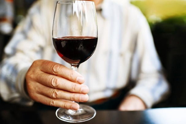Early signs that signal your liver may be damaged from drinking alcohol