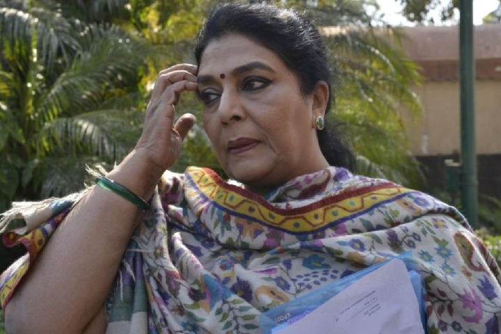 Renuka Chowdary comments on KCR