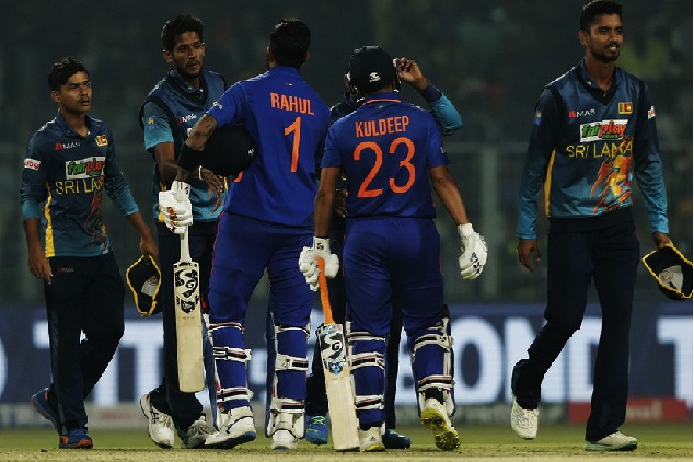 Team India beats Sri Lanka by 4 wickets and clinch series
