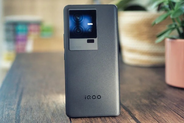 IQOO 11 smartphone features and price details 