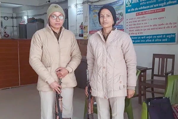 2 Women Cops Fight Off Armed Bank Robbers In Bihar