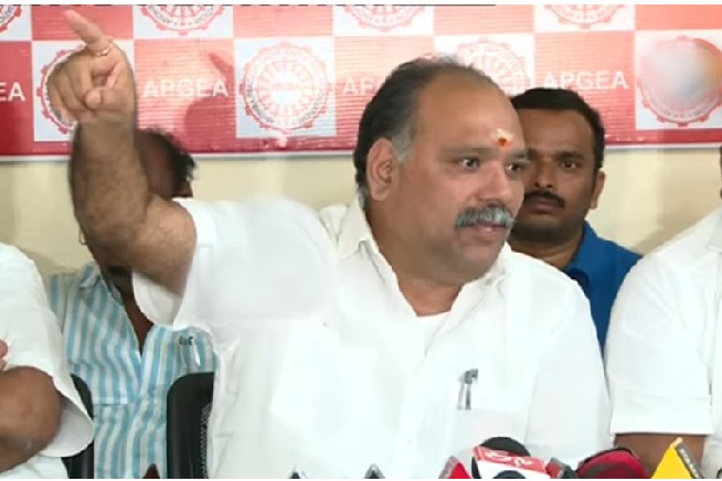 Employees association leaders fires on Bandi Srinivasarao remarks