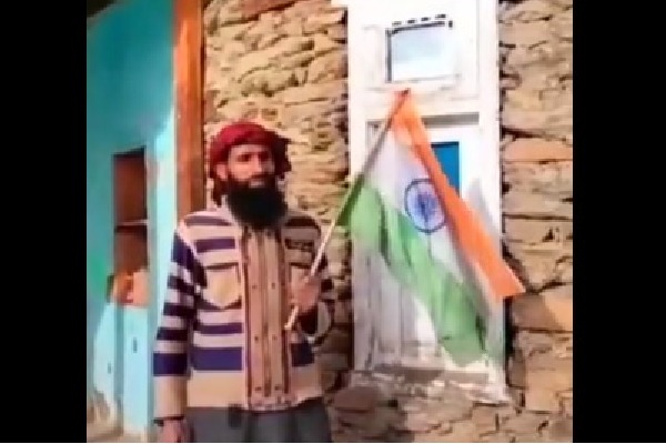Ex Terrorist unfurls tricolour at his residence