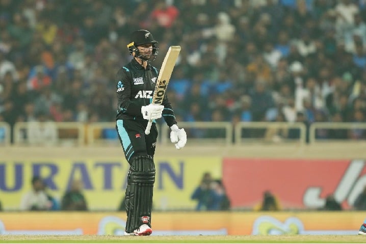 1st T20I: Mitchell, Conway half-centuries propel New Zealand to 176/6 against India